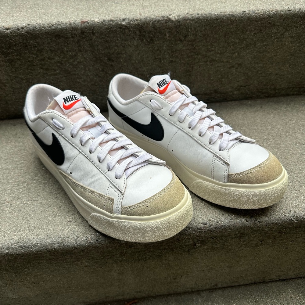 Nike White and Black Sneakers with Tan Accents